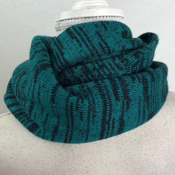 Victoria’s Secret PINK infinity scarf - Picture 3 of 9